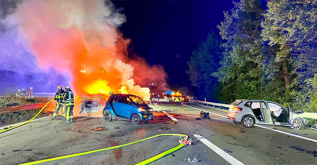 Un şofer începător a cauzat un accident cumplit pe o autostradă din Germania, cu 1 deces şi 16 oameni răniţi