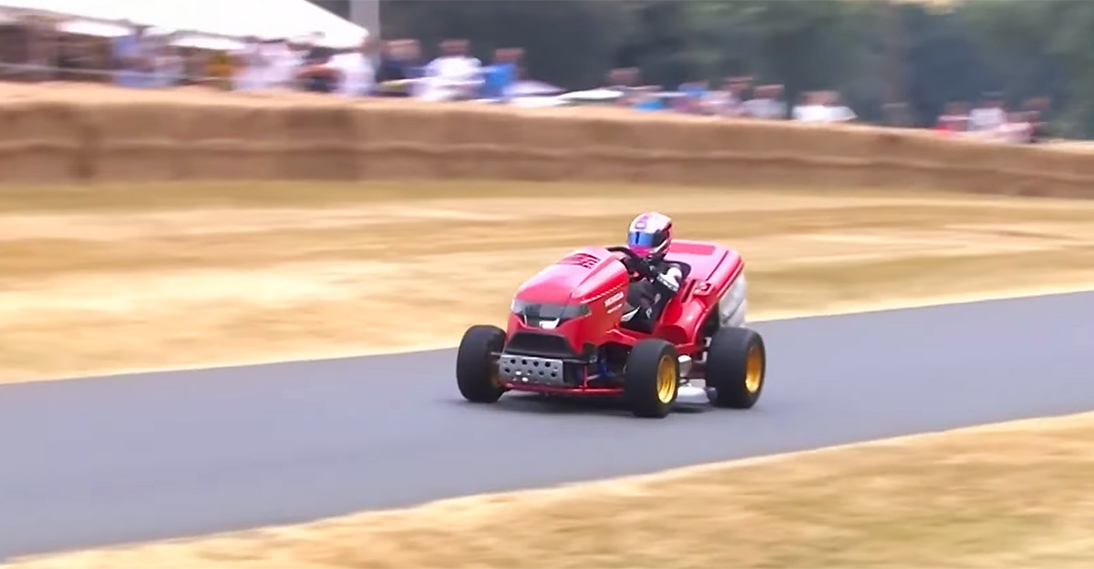 (VIDEO) Cum merge o maşină de tuns iarba Honda cu motor de 200 CP, care atinge peste 200 km/h