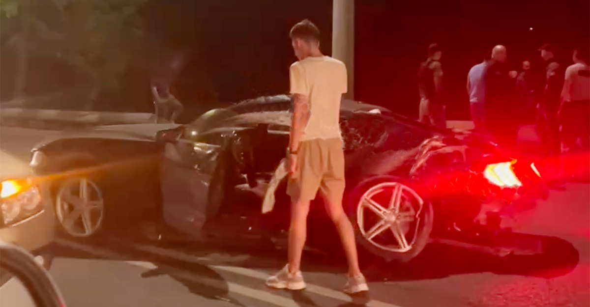 (VIDEO) Un Ford Mustang răsturnat şi 6 maşini implicate în două accidente la nici 30 minute diferenţă astă noapte în zona Albişoara şi a Circului în Chişinău