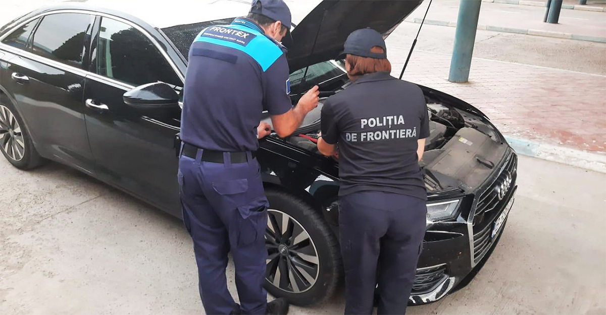 Un Audi înmatriculat în România şi căutat de Interpol, reţinut de poliţiştii de frontieră din Moldova