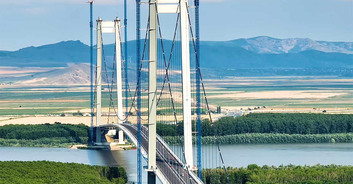 (VIDEO) Cum arată podul de peste Dunăre de la Brăila cu o săptămână înainte de a fi deschis circulaţiei