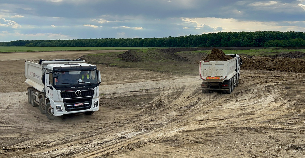 (VIDEO) Încă un constructor de autostrăzi din România va utiliza camioane Truston, asamblate la Baia Mare, în proiectele sale