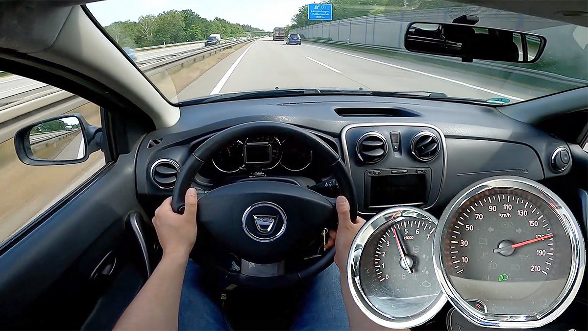 (VIDEO) Cum merge o Dacia Logan MCV cu motor de 0,9 litri pe o autostradă fără limită de viteză din Germania