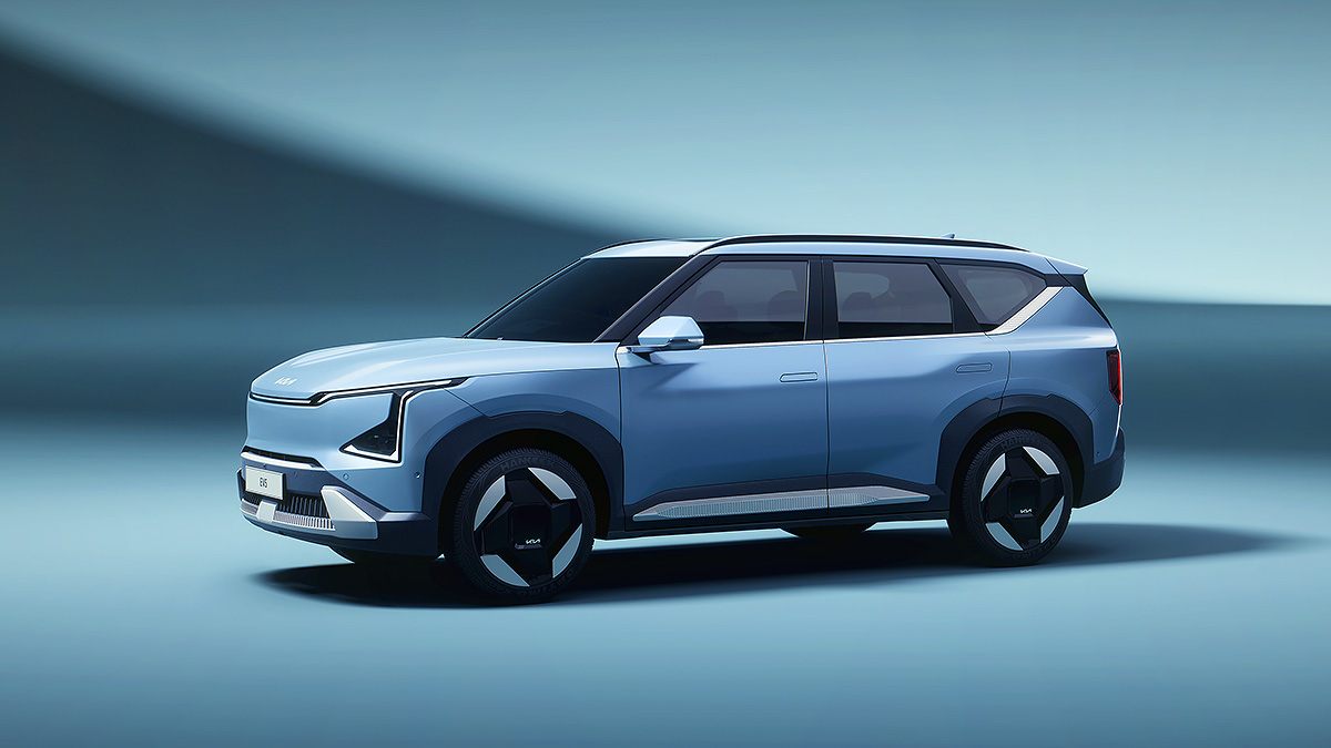 Kia a dezvăluit noul EV5, un SUV electric creat cu gândul la familiile tinere, care vine cu o banchetă în faţă, ca la maşinile de cândva