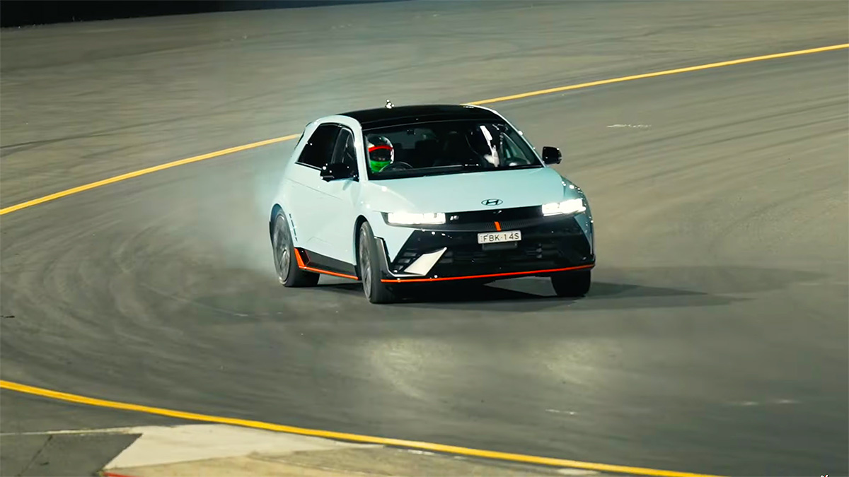 (VIDEO) Ce poate face un maestru japonez de drift la volanul unui Hyundai Ioniq 5 N electric