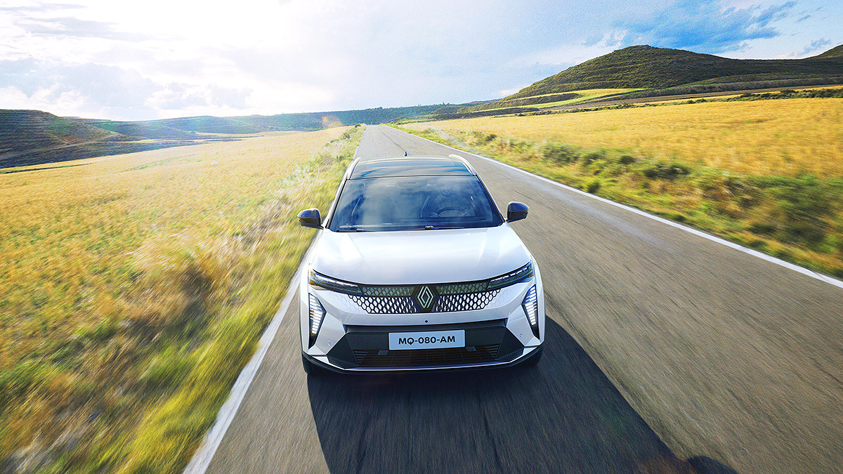Renault a lansat Scenic E-TECH Electric, modelul care a evoluat într-un SUV cu autonomie de 620 km şi cu o baterie, schimbarea căreia nu va costa o avere