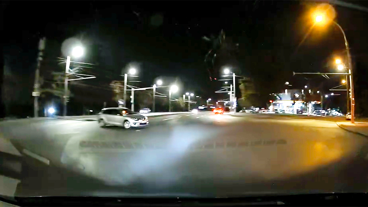 (VIDEO) Reacţia exemplară şi neobişnuit de calmă a unui şofer de maşină electrică din Chişinău l-a ajutat să evite un accident