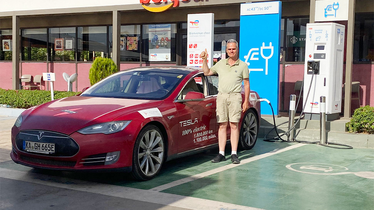 Un german a parcurs 1.800.000 km cu Tesla Model S pe care o deţine, iar producătorul e tot obligat să-i schimbe componente pe garanţie