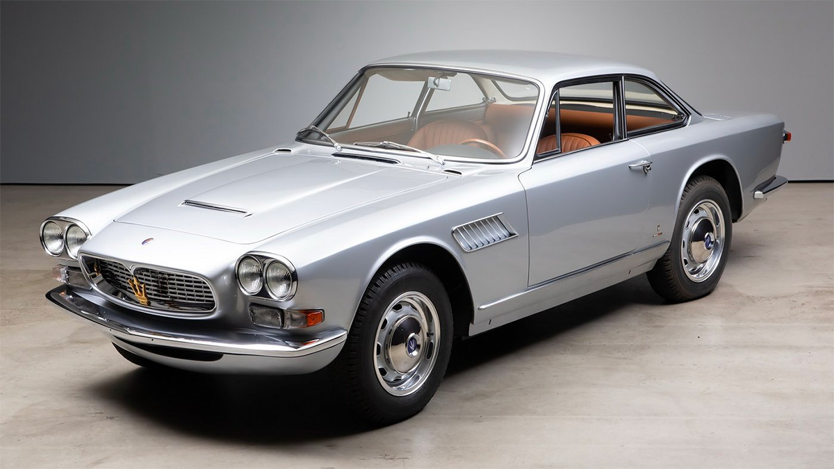Un Maserati Sebring 3500 GT II, care aminteşte cât de geniale erau maşinile italiene de acum jumătate de secol, scos la vânzare în Germania, cu un preţ pe măsură