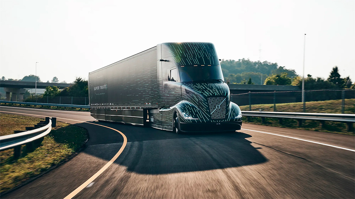 (VIDEO) Volvo a creat un camion diesel care e cu 134% mai eficient faţă de unul obişnuit, aplicând o suită de tehnologii curioase