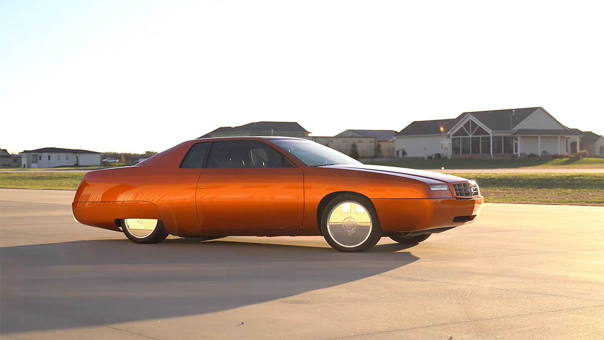 (VIDEO) Cum arată şi cum se conduce azi un prototip Cadillac de la sfârşitul anilor 90, cu motor V8 şi tracţiune faţă