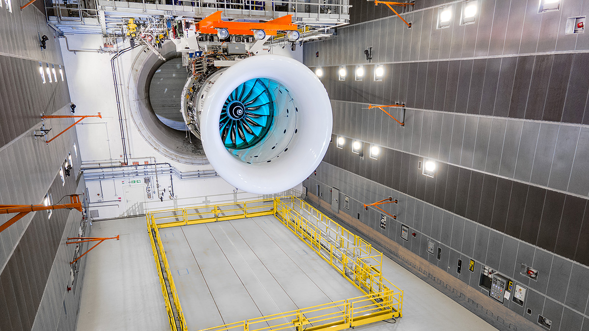 Rolls-Royce a testat cu succes UltraFan, motorul cu reacţie a viitorului în aviaţie, care funcţionează cu combustibil sintetic