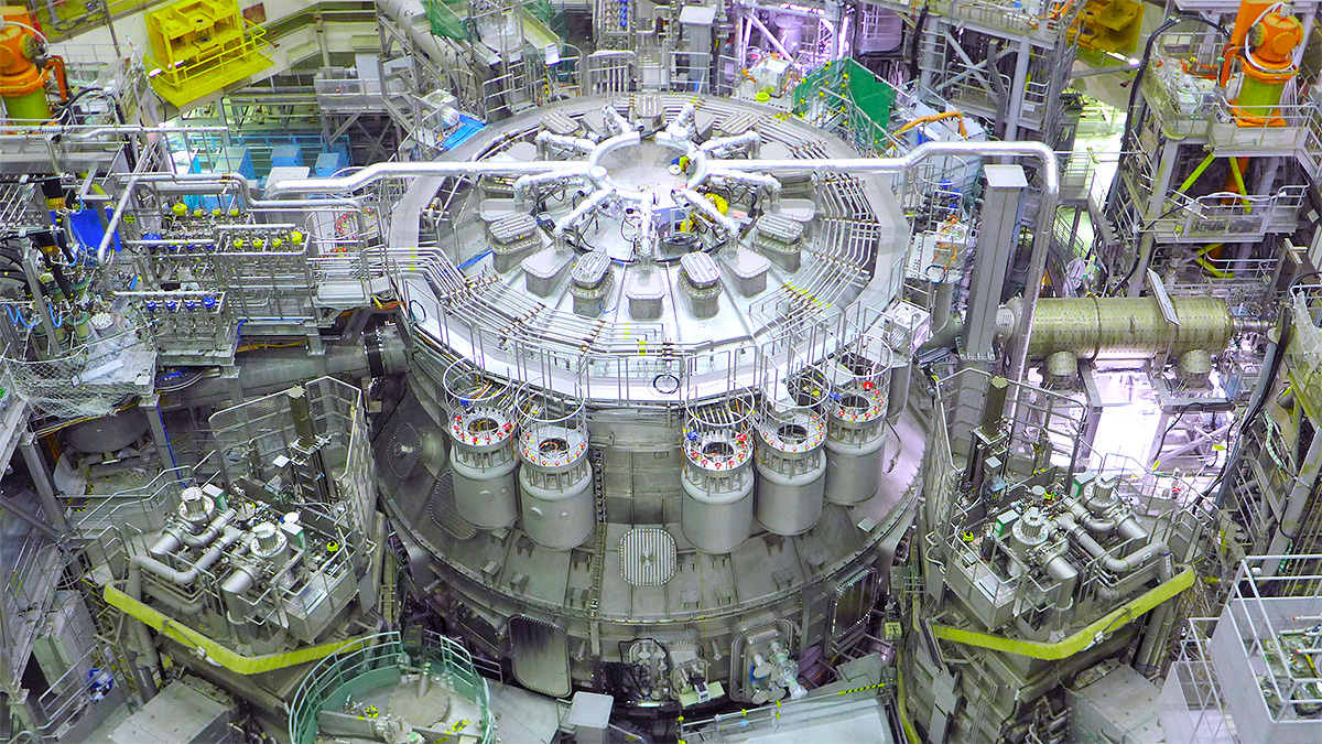 Cel mai mare şi mai performant reactor tokamak din lume a început a opera în Japonia, pregătind oamenii de ştiinţă de implementarea pe larg a fuziunii nucleare