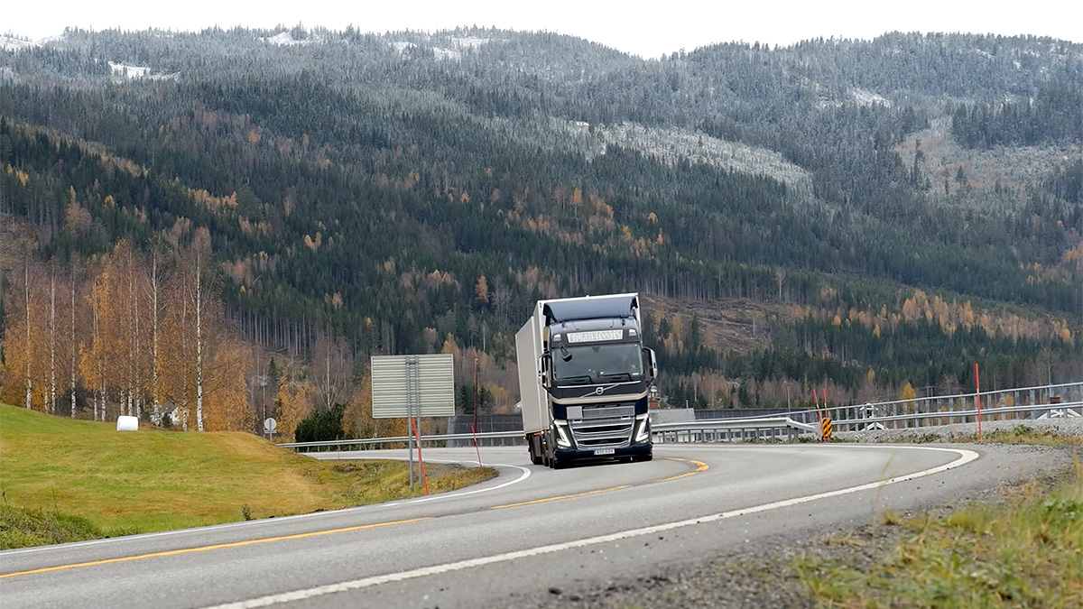 (VIDEO) După Scania, Volvo aminteşte că are camioane cu biogaz şi dezvăluie că acestea consumă mai puţin decât cele diesel, având şi zero emisii CO2