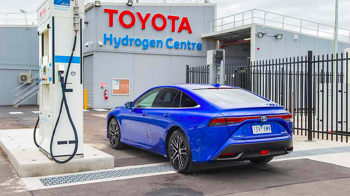 După închiderea staţiilor de hidrogen Shell din California, Toyota oferă reduceri de până la 40.000 dolari pentru Mirai, ceea ce sugerează o posibilă încetare a producţiei