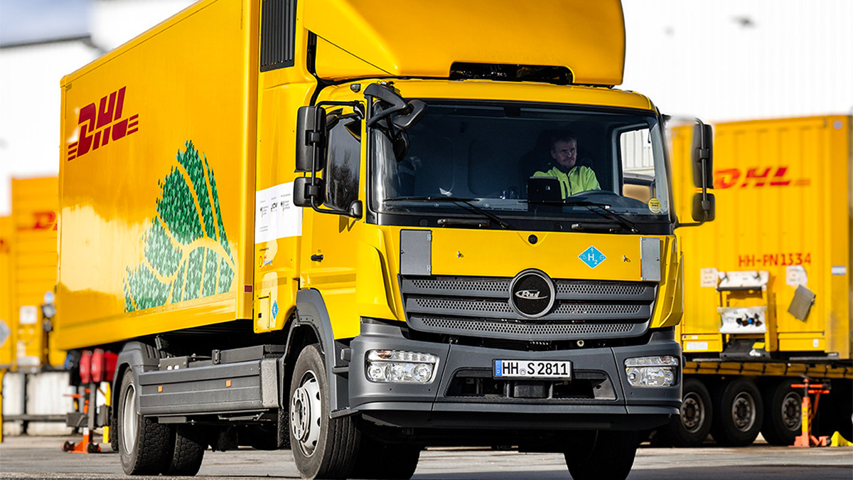 DHL a pus în operare în flota sa din Germania un camion Mercedes pe hidrogen, cu pile de combustie de la Toyota