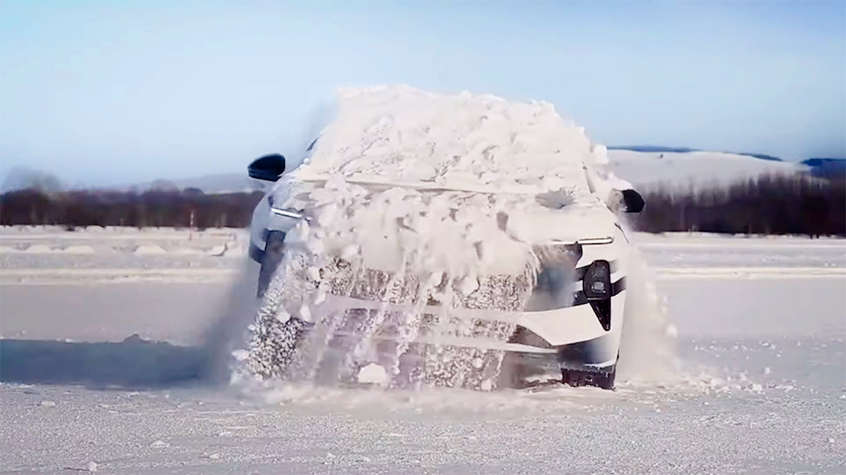 (VIDEO) Noul model electric chinezesc Nio ET9 arată cum îşi poate scutura zăpada de pe el, datorită suspensiei hidraulice active