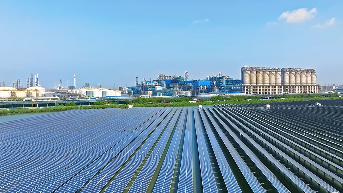 (VIDEO) Presa germană se întreabă cum a ajuns China să domine producţia de panouri fotovoltaice la nivel mondial şi ce poate face industria germană şi europeană