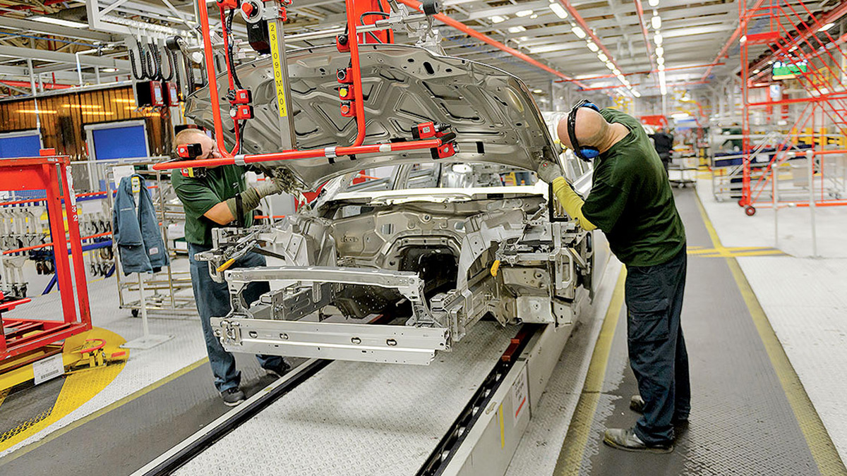 Jaguar va opri complet producţia de maşini, pentru a se pregăti de o renaştere ca producător doar de modele electrice
