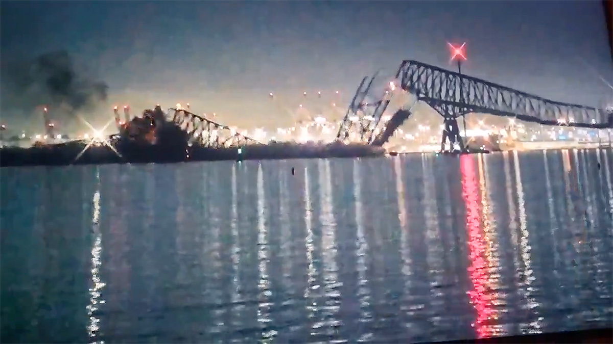 (VIDEO) Un pod din Baltimore, SUA, s-a prăbuşit după ce unul din pilonii săi a fost lovit de o navă