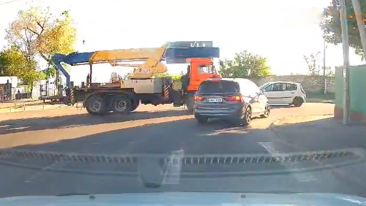 http://piataauto.md/Stiri/2024/04/VIDEO-Un-accident-produs-asta-dimineata-in-Chisinau-ofera-cel-putin-3-lectii-de-siguranta-rutiera-pentru-evitarea-unor-asemenea-situatii/