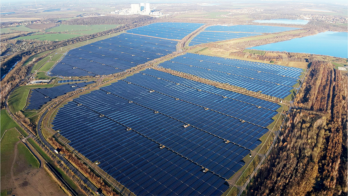 În Germania a fost lansat cel mai mare parc fotovoltaic din Europa, amplasat pe 650 hectare de pământ, cu peste 1 milion de panouri
