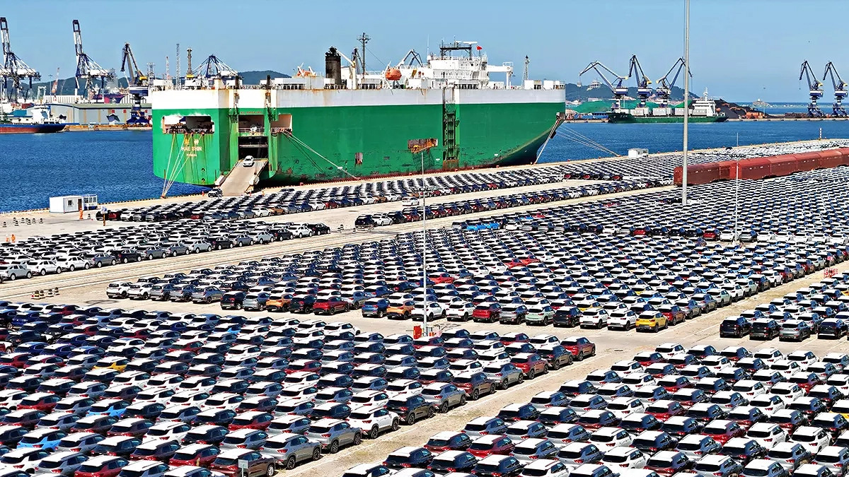 China anunţă că pregăteşte taxe de 25% pentru importul unor maşini din UE şi SUA, ca măsură de răspuns pentru taxarea exporturilor sale