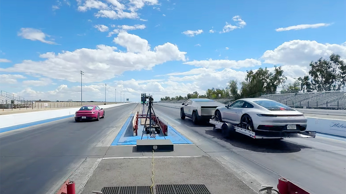 (VIDEO) Proba în viaţă reală a demonstrat că Tesla a minţit atunci când a pretins că Cybertruck poate fi mai rapid decât un Porsche 911, în timp ce tractează unul
