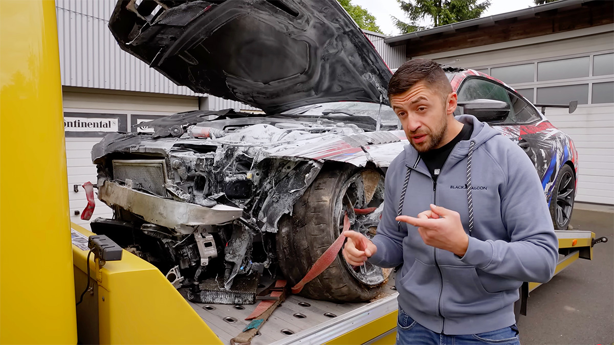 (VIDEO) Un youtuber a distrus BMW-ul unui fan de-al său pe Nurburgring şi promite să ajute la reconstrucţia ei