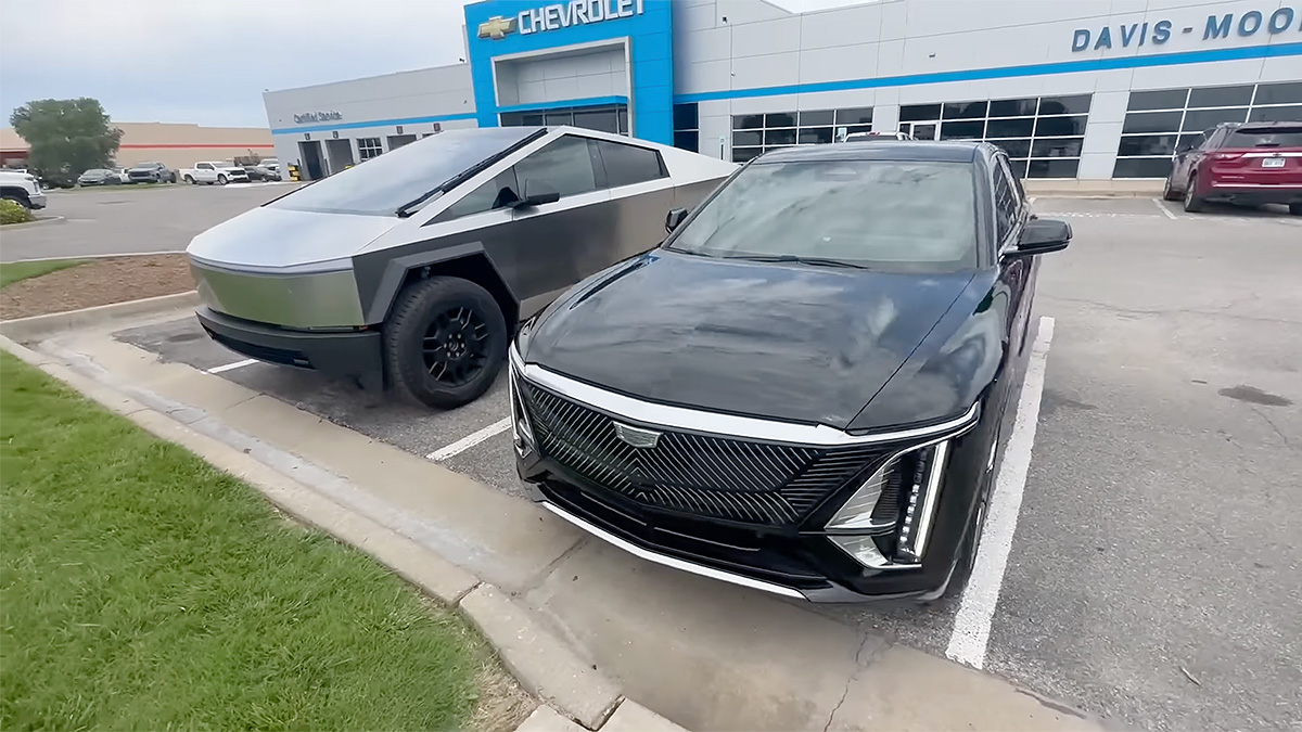 (VIDEO) Un youtuber a explorat alături de un mecanic noul Cadillac Lyriq electric, pe care l-a cumpărat în schimbul lui Tesla Cybertruck