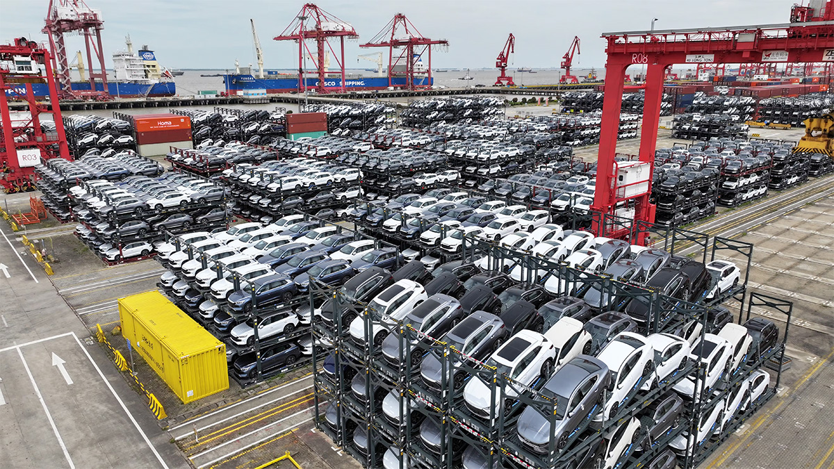 Uniunea Europeană va impune o taxă adiţională de până la 38% la importul maşinilor electrice chinezeşti, însă va diferenţia mărimea acesteia în funcţie de producător
