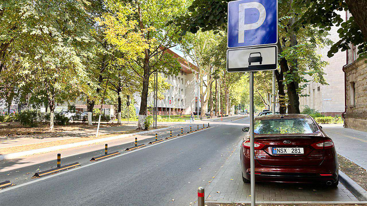 Primăria Chişinău vrea să introducă parcări cu plată în întreg oraşul şi iniţiază consultări publice despre preţurile propuse şi conceptul de aplicare