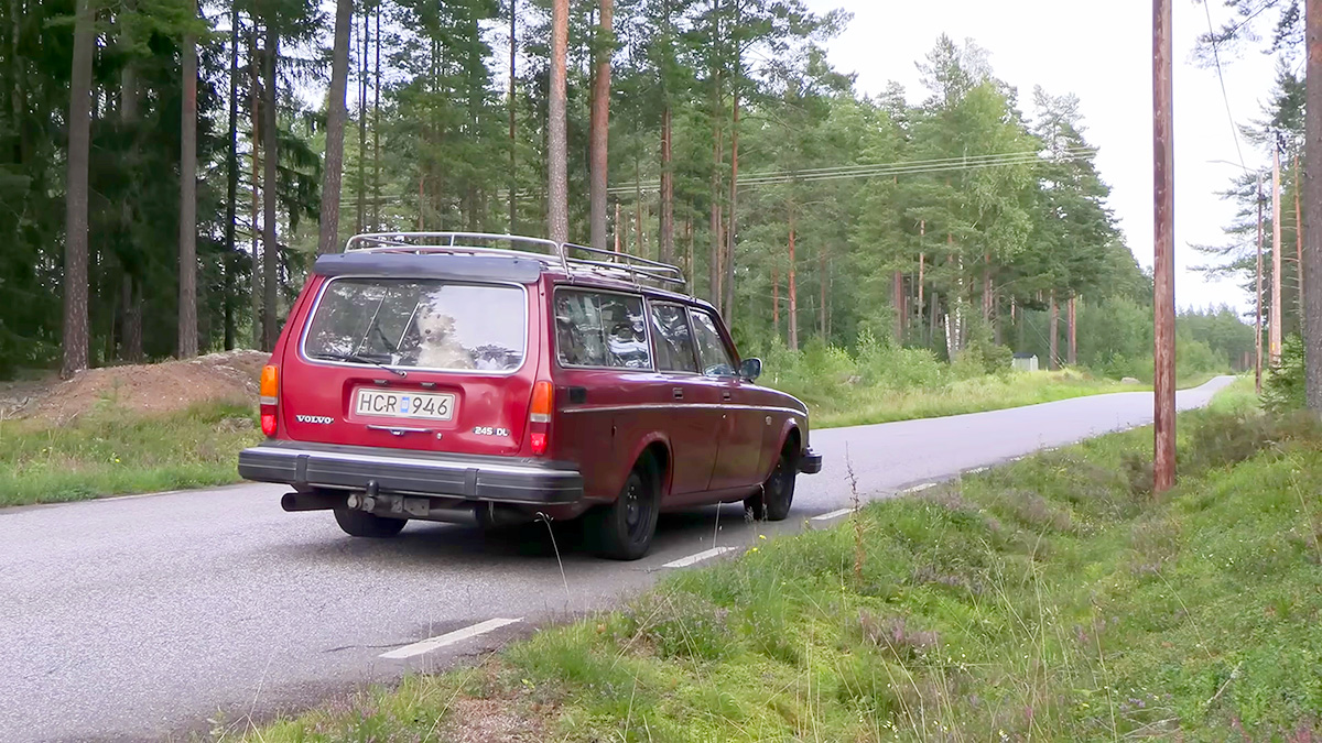 (VIDEO) Un suedez a echipat un Volvo 245 din 1975 cu motor V10 de Lamborghini şi a creat sleeper-ul suprem