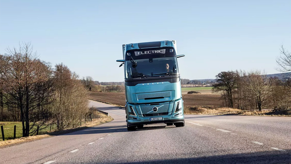 Volvo anunţă camionul electric de distanţă lungă cu 600 km autonomie, instalând mai multe baterii la bord