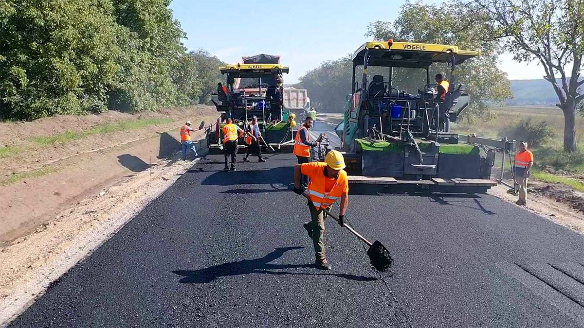 Cum se munceşte în prezent la traseul R33 din Moldova, cel mai scurt drum între Chişinău şi vama Leuşeni Albiţa, prin Hânceşti şi Lăpuşna