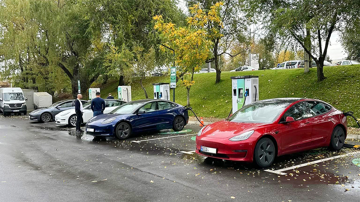 Peste 20 de maşini electrice din Moldova, România şi un echipaj venit de departe vor participa la maratonul de 1.000 km în 24 ore prin Moldova