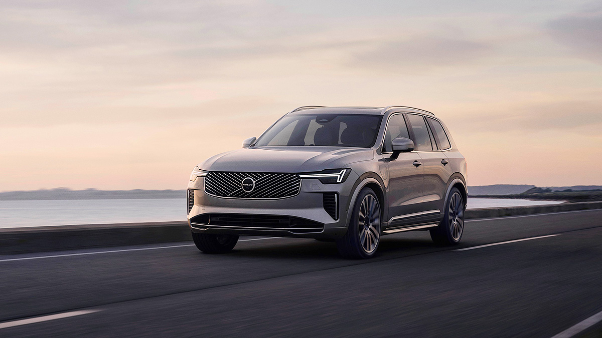 (VIDEO) Suedezii au lansat Volvo XC90 facelift, un model care preia din designul şi tehnologiile moderne ale SUV-ului electric EX90