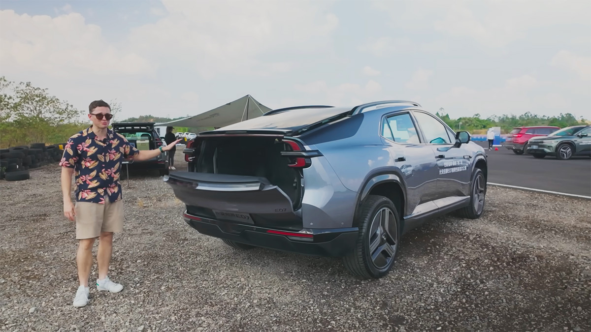 (VIDEO) Cum arată şi cum se conduce concurentul lui Tesla Cybertruck din China, Changan Nevo E07