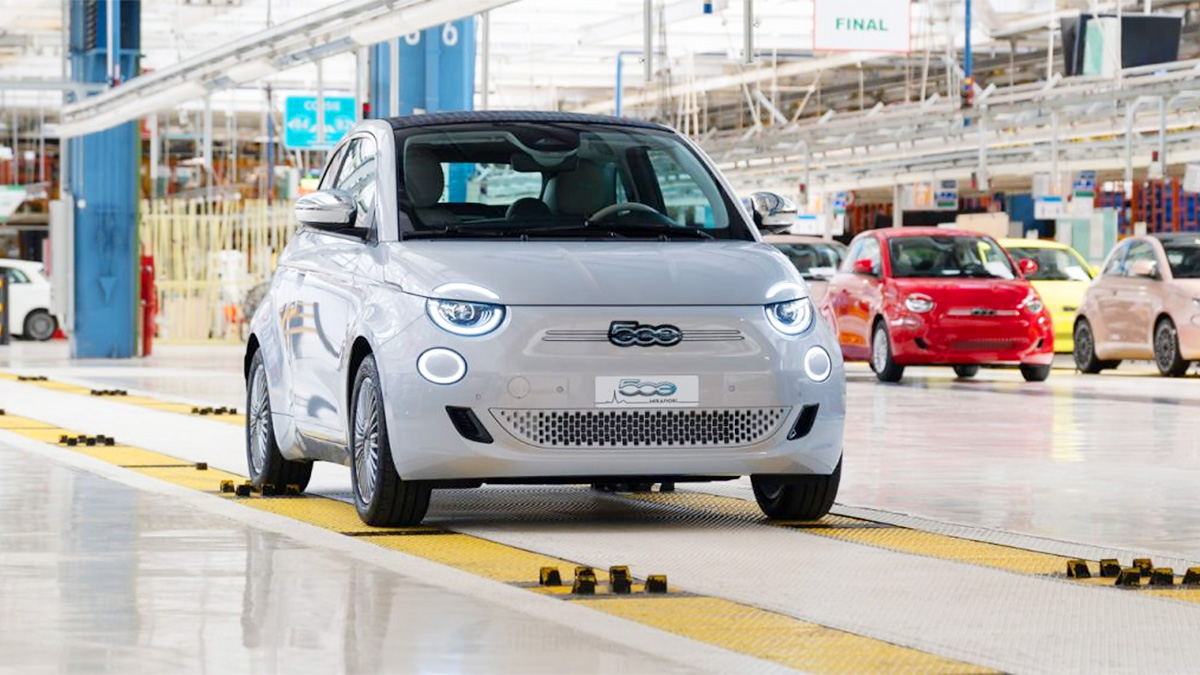 Stellantis prelungeşte pauza în producţia modelului electric Fiat 500e pentru încă o lună, indicând o cerere slabă pentru el