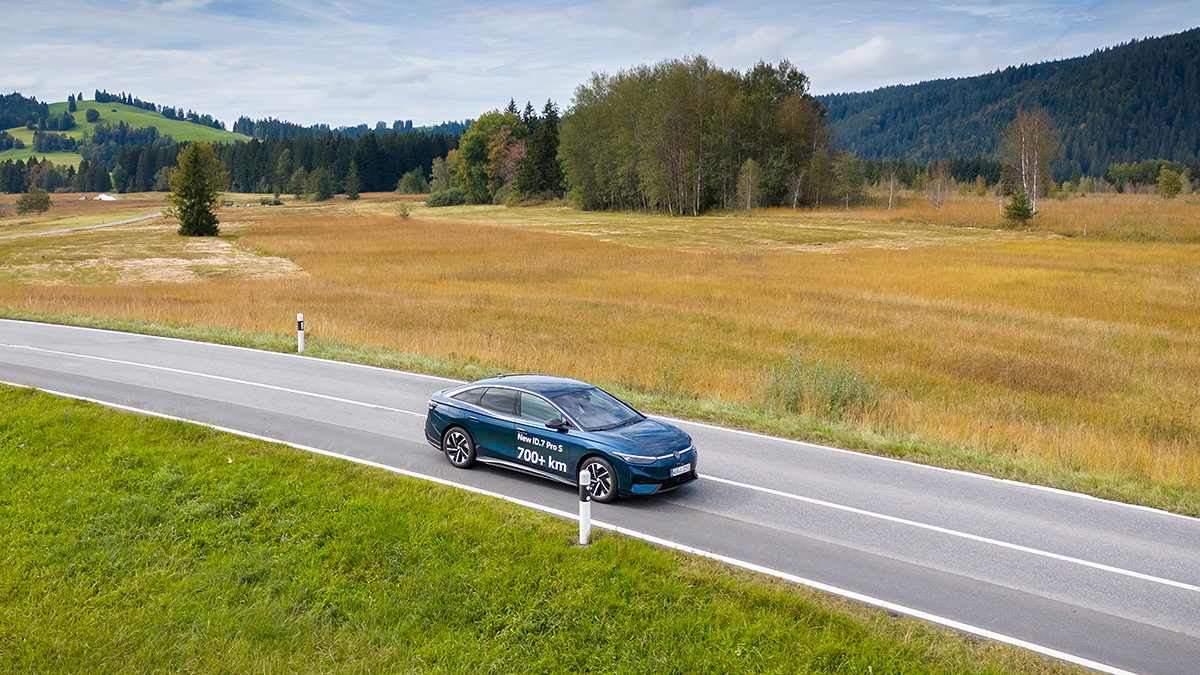 Un VW ID7 electric a parcurs aproape 800 km cu energia din baterie într-un experiment din Elveţia, echivalând un consum de diesel de 1,1 litri/100 km