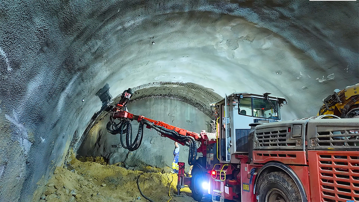 (VIDEO) Cum are loc excavarea şi turnarea radierului la primul tunel de autostradă din România, de pe A1, prin metoda austriacă