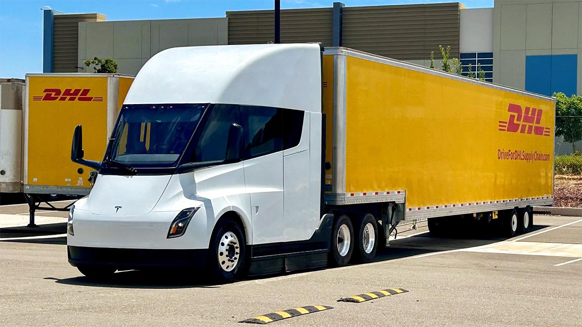 DHL a testat camionul electric Tesla Semi în munca de zi cu zi şi confirmă consumul foarte mic al acestuia şi autonomia reală