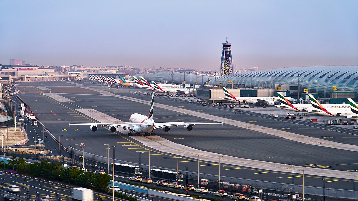 Aeroportul din Dubai va avea cel mai mare acoperiş din lume echipat cu panouri fotovoltaice