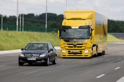 Daimler AG prezinta noi sisteme de siguranta