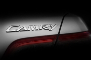 Noua Toyota Camry debutează mâine în SUA
