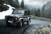 Motorul 2.2 Diesel Jaguar îşi face loc şi sub capota lui Land Rover Defender