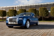 Paradoxul crizei: bogaţii cumpără automobile Rolls-Royce drept investiţie