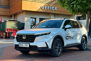 Test drive cu noua Honda CR-V, renumitul SUV japonez practic, care a devenit o maşină bună de fundal