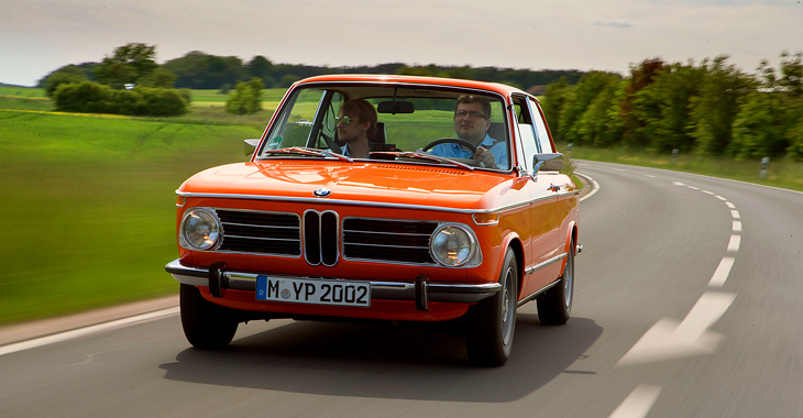 BMW 2002tii – conducem „tăticul” clasic al tuturor sedanurilor sportive BMW de azi!