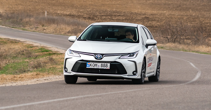 TEST DRIVE: Toyota Corolla Sedan Hybrid